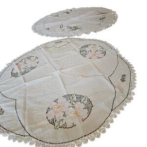 Vintage Set of Two Round Floral Embroidery Lace Applique Cottagecore Retro 50s